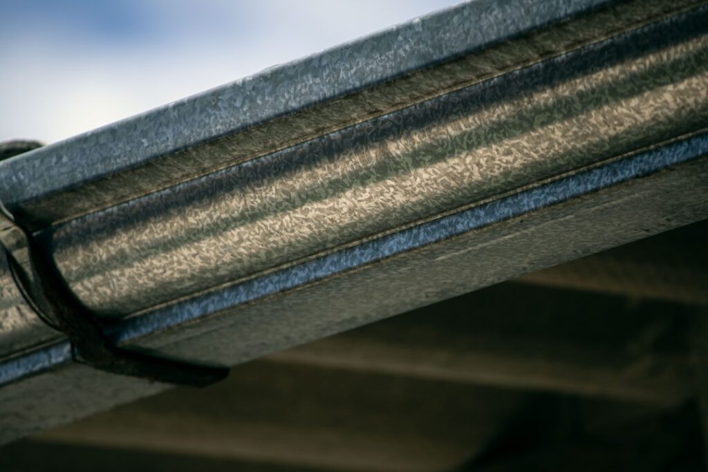 dripping gutter joint